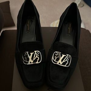 Louis Vuitton black suede pumps with kitten heel.